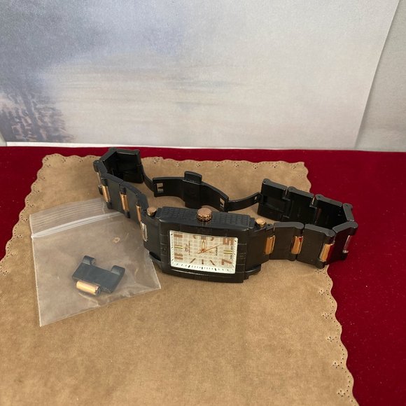 Stunning Watch by Designer Daniel Steiger Black with 18 Karat Rose Gold - Picture 6 of 8